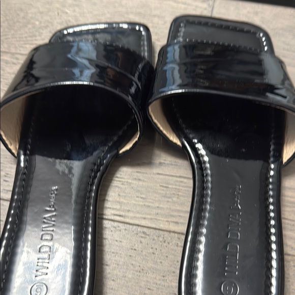 Women's Black Slide Sandals - Picture 3 of 4